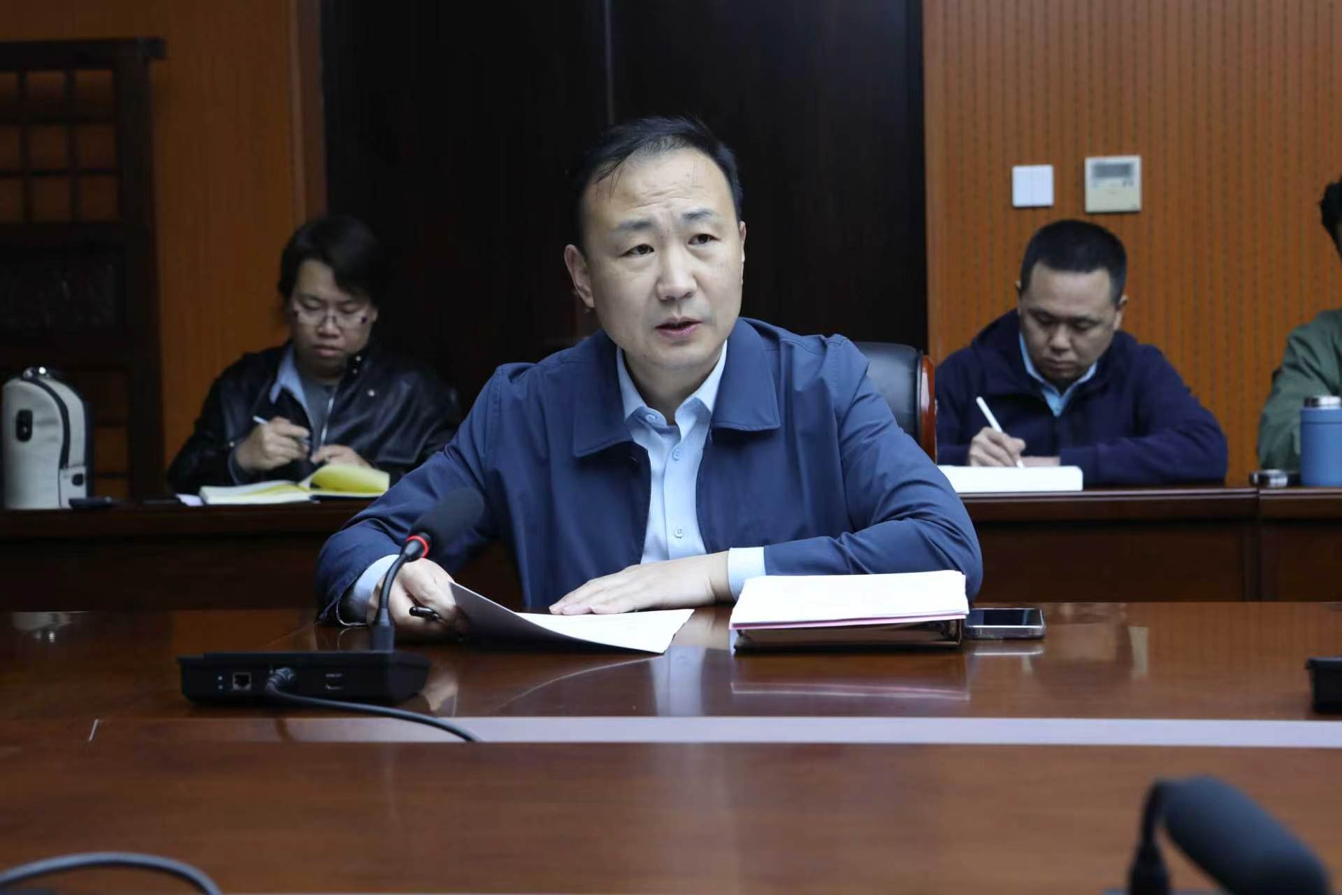 更强担当推动毕业生更加充分更高质量就